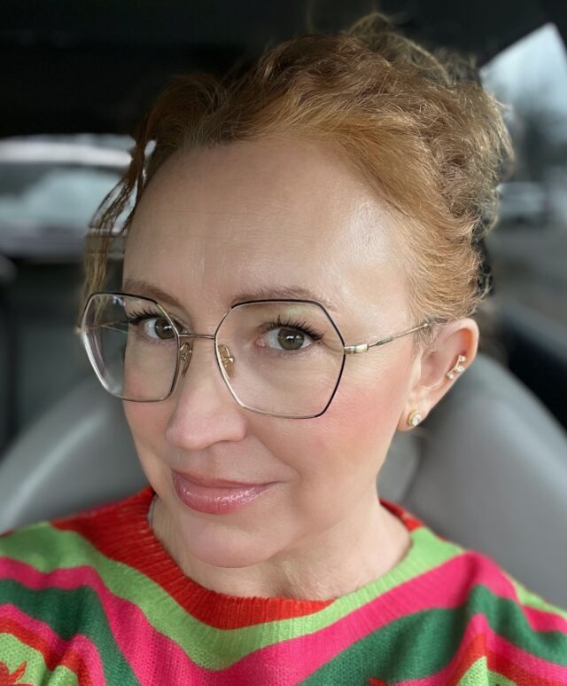 New glasses, new year. Also newish spine 😂. Today is 4 weeks since emergency spinal surgery and I am starting to really feel like me again. The nerves in my lower left leg go a little crazy each day and I can tell they are slowly waking up. My stamina is better. Pain is less. Back to work at @sutterhealth in two weeks and looking forward to seeing my people again. With my new glasses 🤓 and my newish/improved spine 😂 #spinalhealing #l4l5 #spinalsurgery #happynewyear #welcometo2024